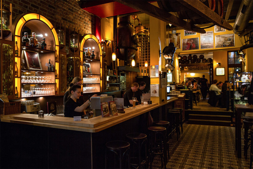 Koelner-Trauer-Treff-Brauhaus-Hellers-Theke